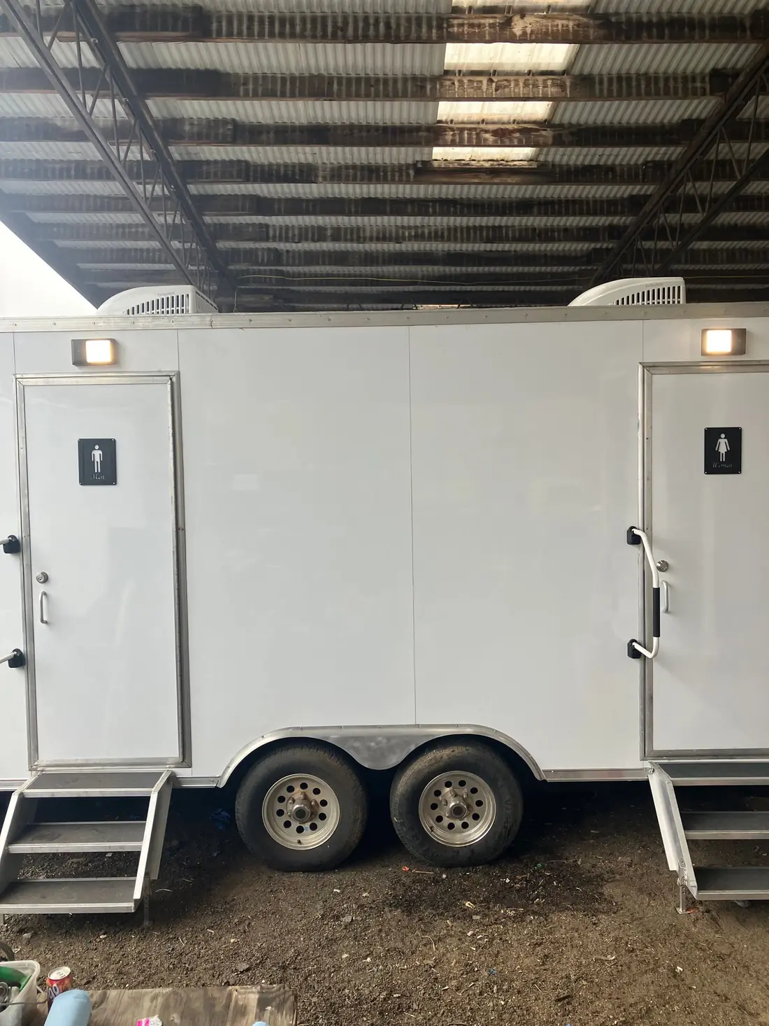 7 Station Comfort restroom trailer